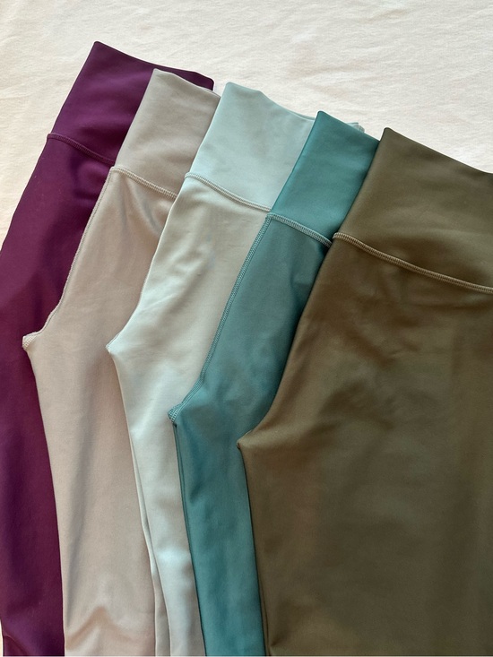 ALO Yoga Pants - ALO Yoga High-Rise Leggings in Sage